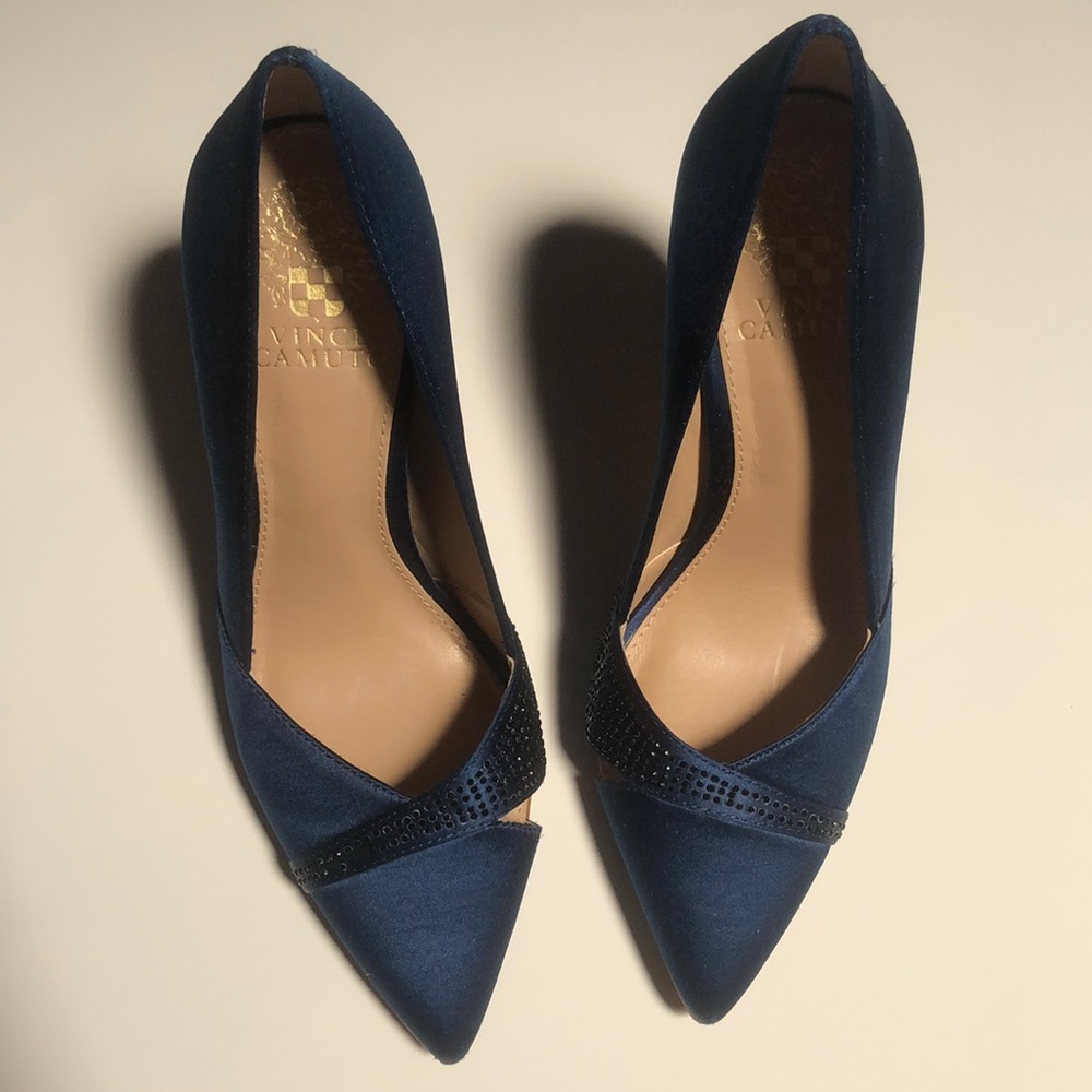 VINCE CAMUTO NAVY BLUE PUMPS